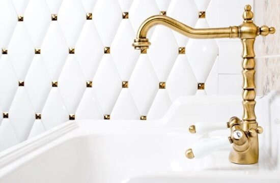 Jak urządzić długą i wąską łazienkę?