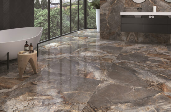 Płytki z połyskiem – blask i nowoczesność wnętrza