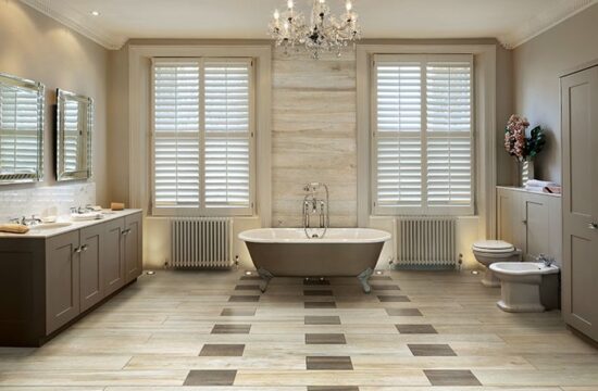 Płytki drewnopodobne do łazienki - najciekawsze inspiracje